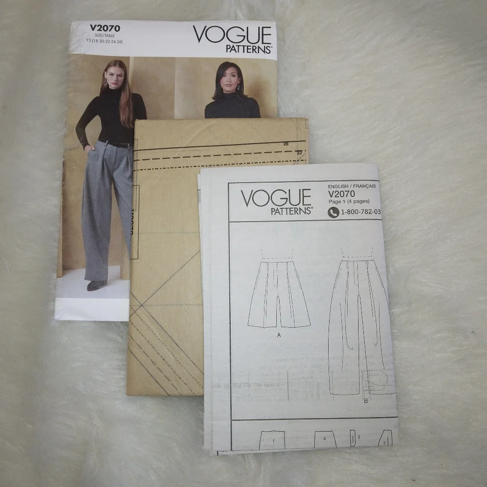 VOGUE V2070 SZ 18-26 Misses' Pleated Front Shorts and Pants